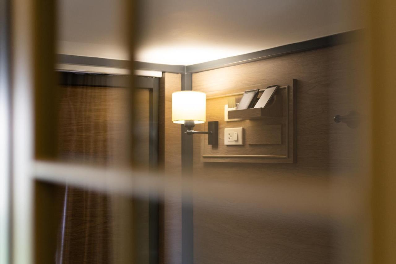 Asrama Warm Window Silom Bangkok