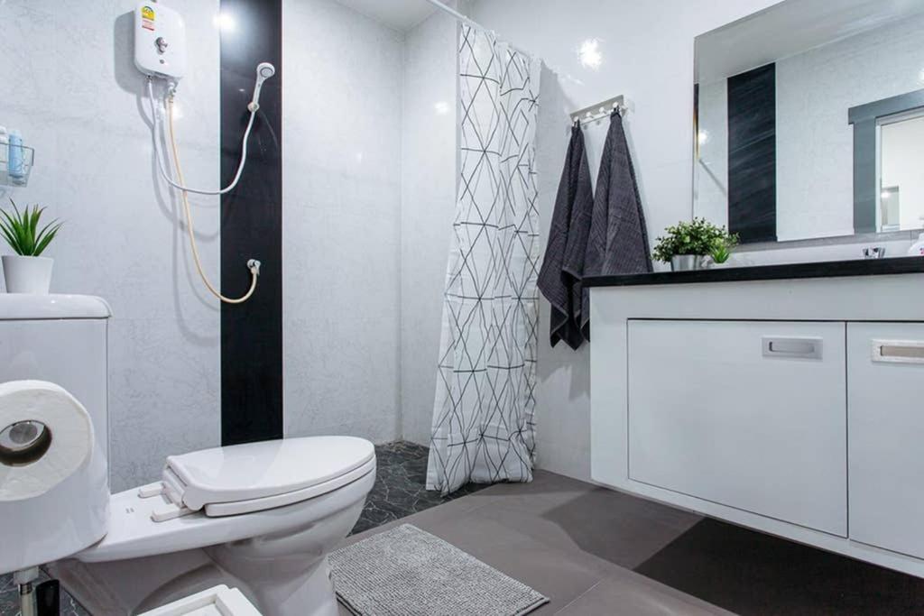 Apartemen P4 Silom Large 2beds Full Kitchen Wifi 4-6pax *