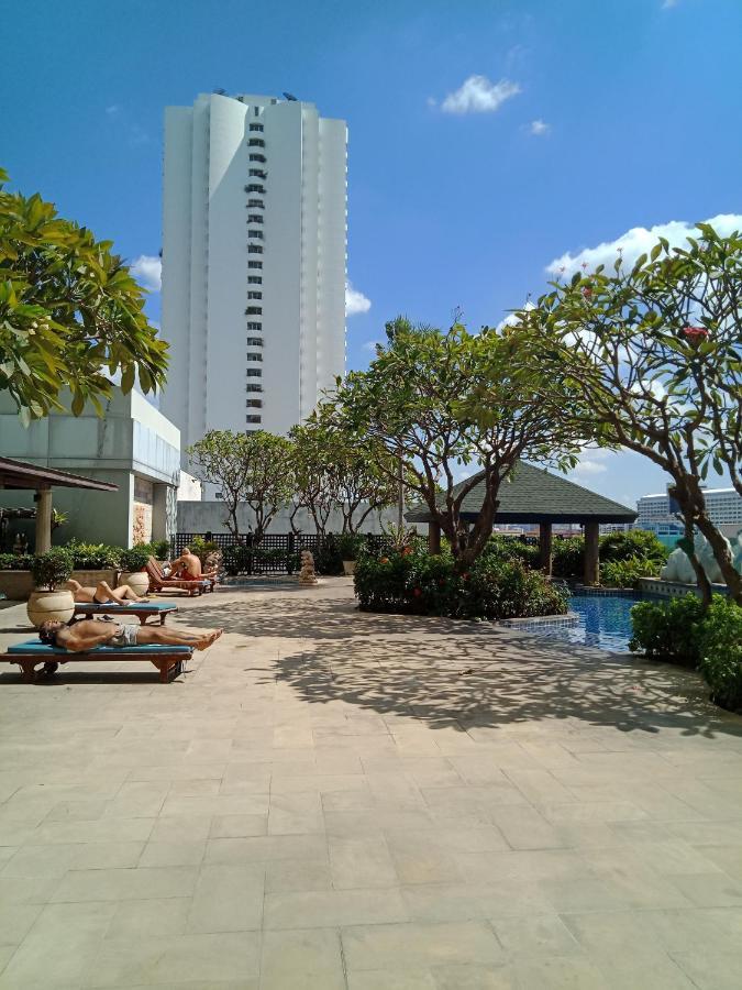 Baan Sathorn Riverfront *