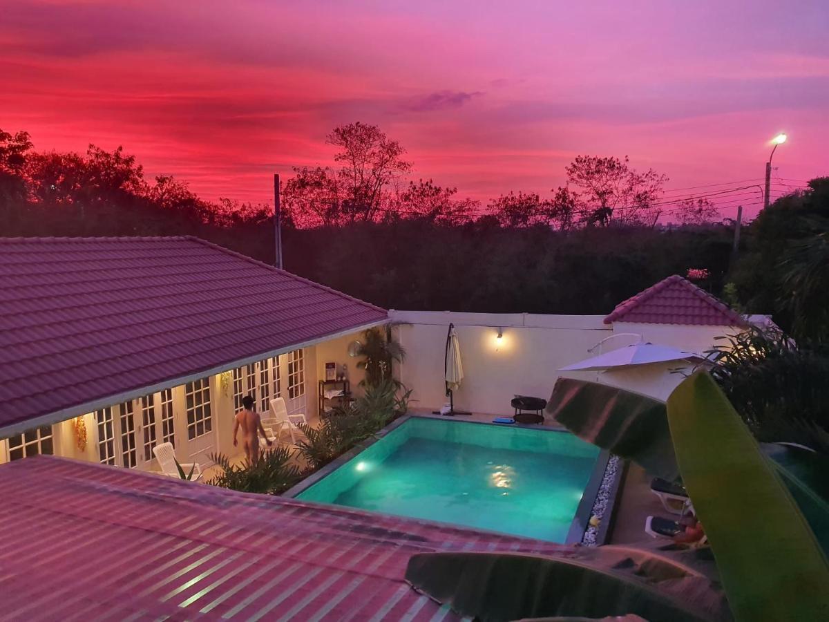 Barefeet Naturist (adults Only) Rumah tetamu Bangkok