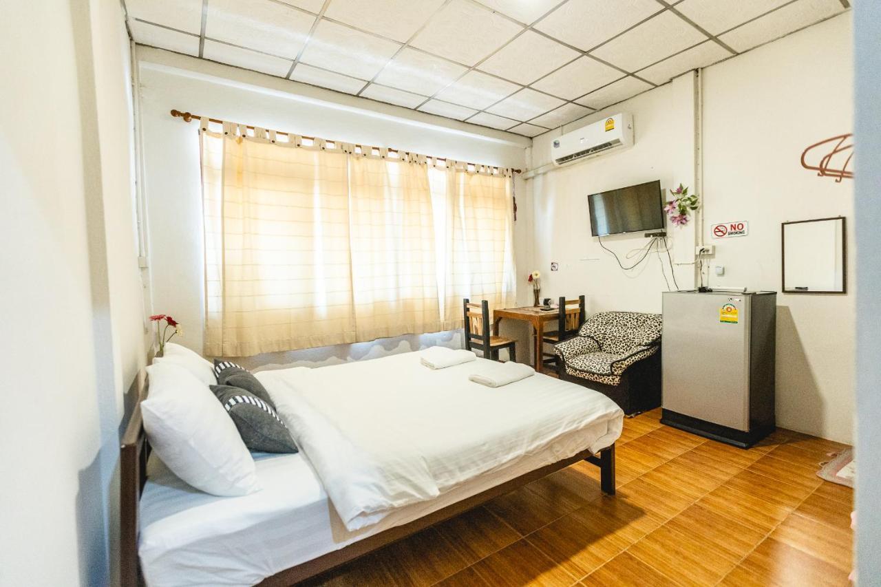 Hostel Nara Cafe And Bangkok